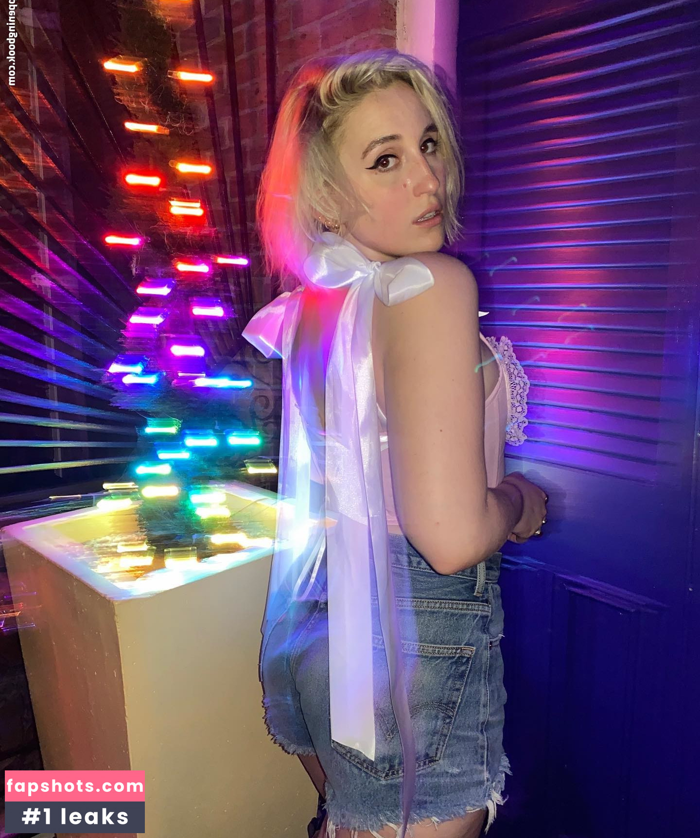 Harley Quinn Smith gallery photo #137