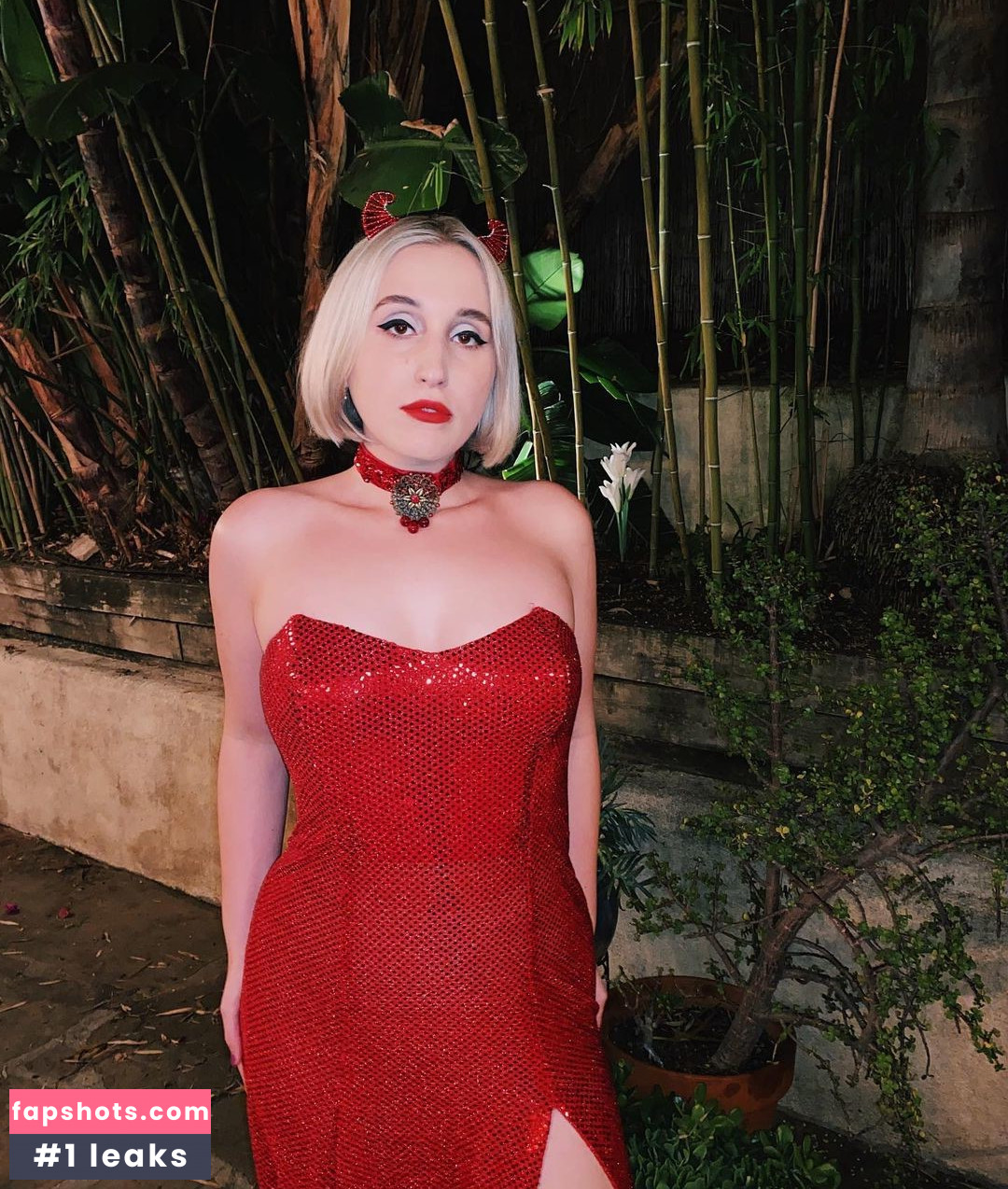 Harley Quinn Smith gallery photo #138