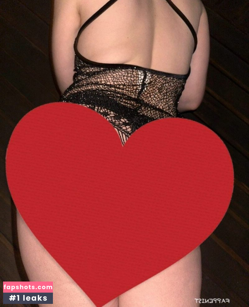 Harley Quinn Smith gallery photo #15