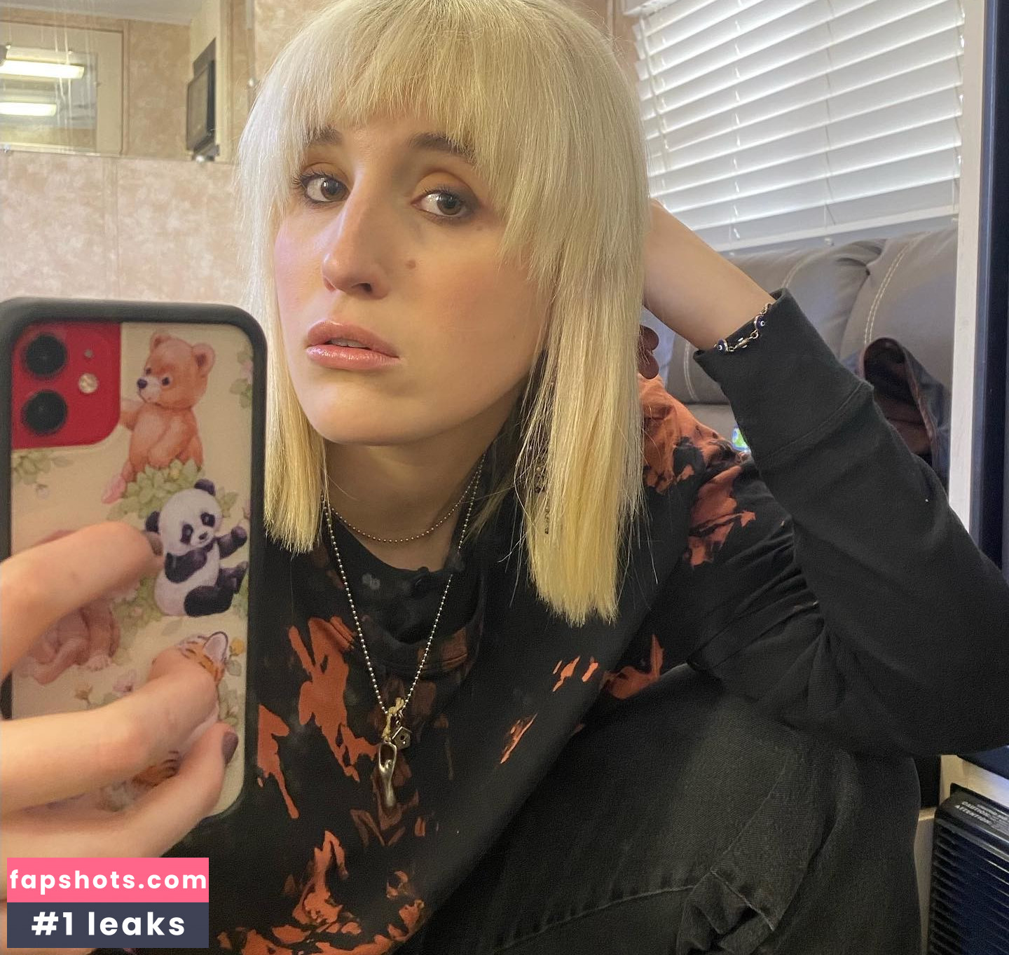 Harley Quinn Smith gallery photo #143