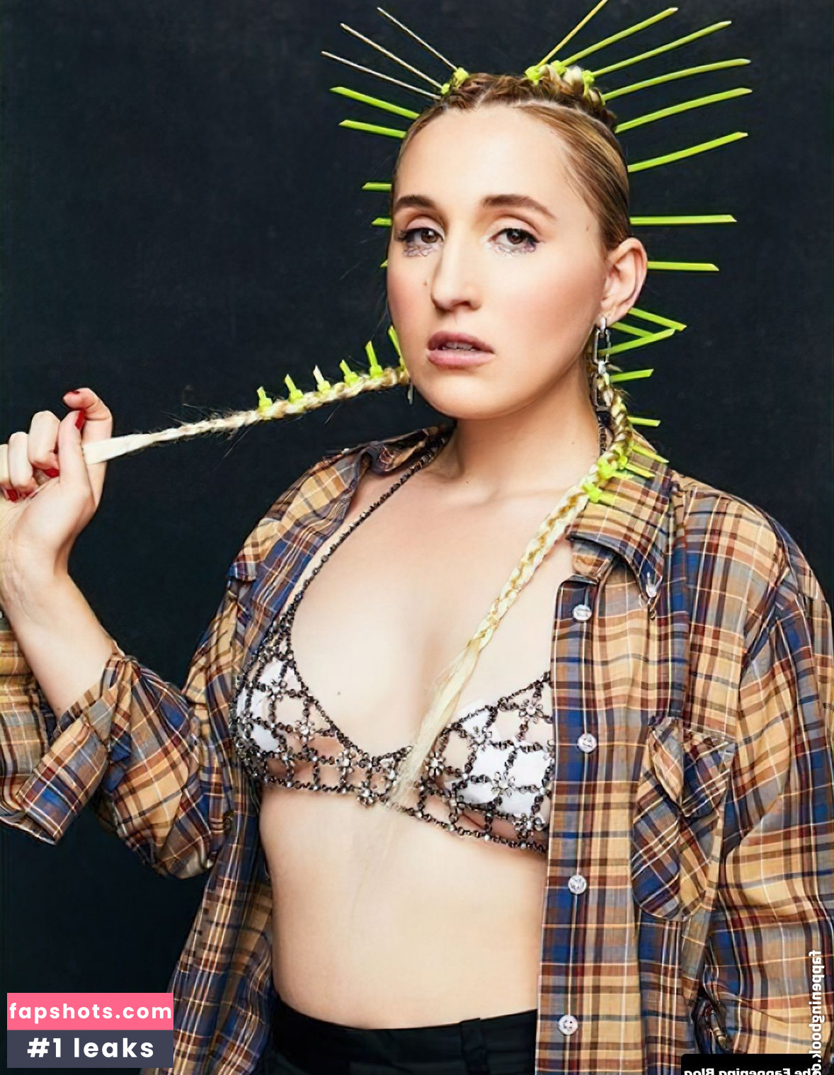Harley Quinn Smith gallery photo #152