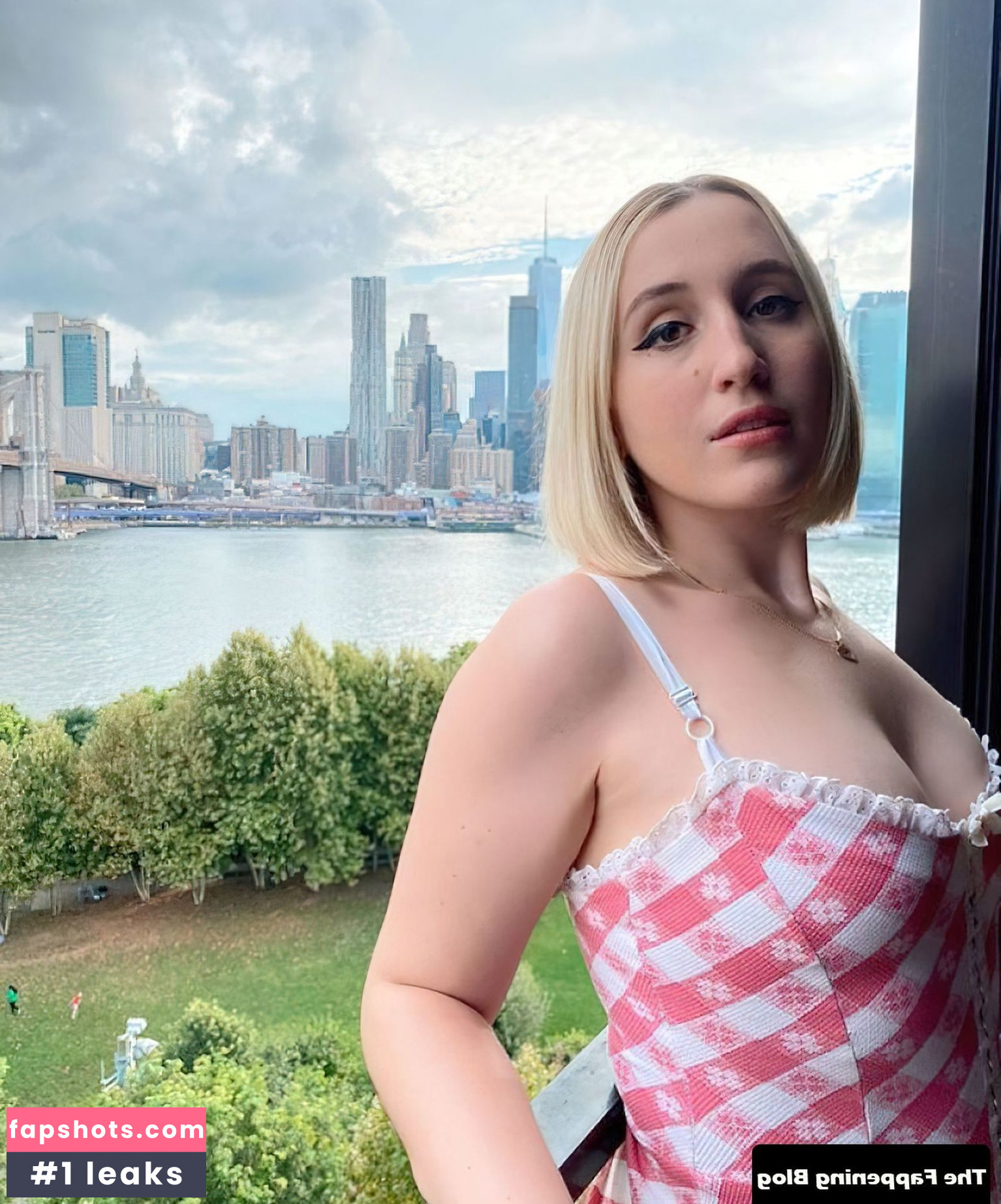 Harley Quinn Smith gallery photo #157