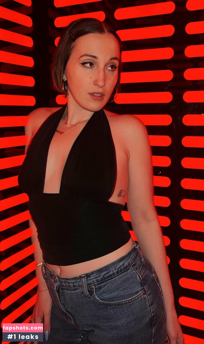 Harley Quinn Smith gallery photo #17