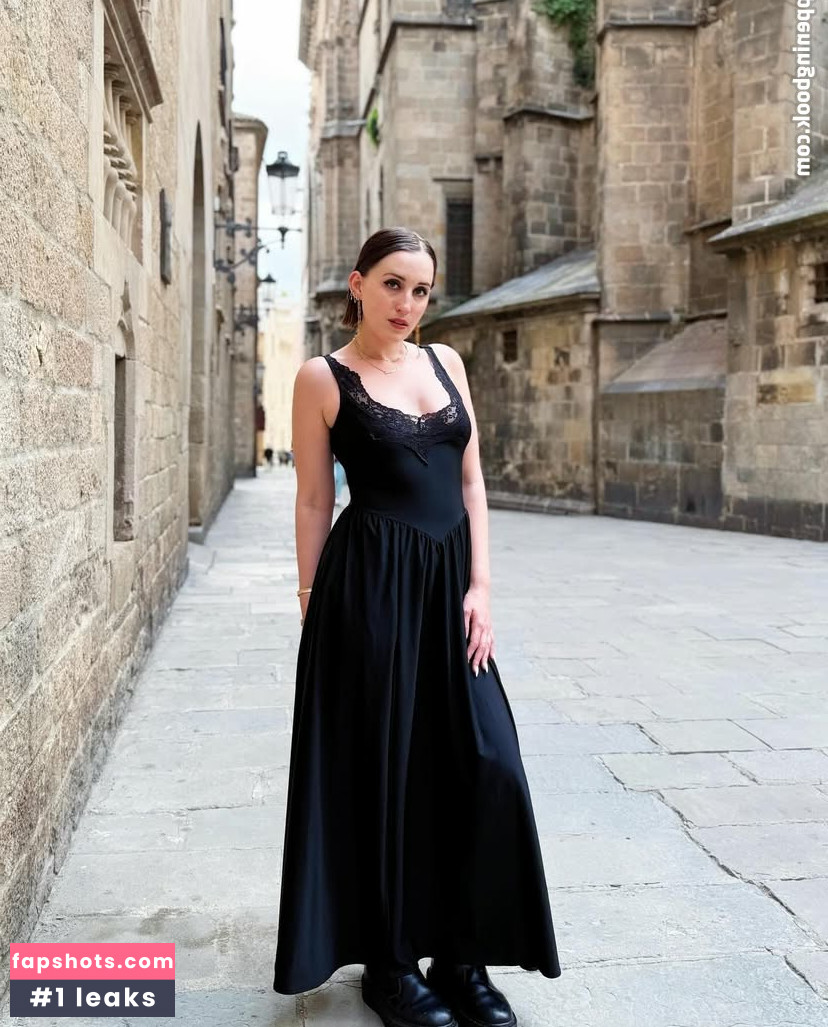 Harley Quinn Smith gallery photo #4