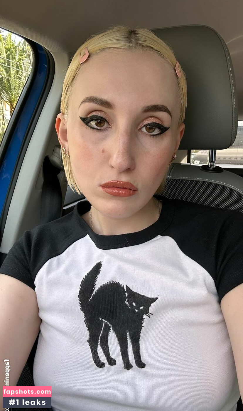 Harley Quinn Smith gallery photo #49