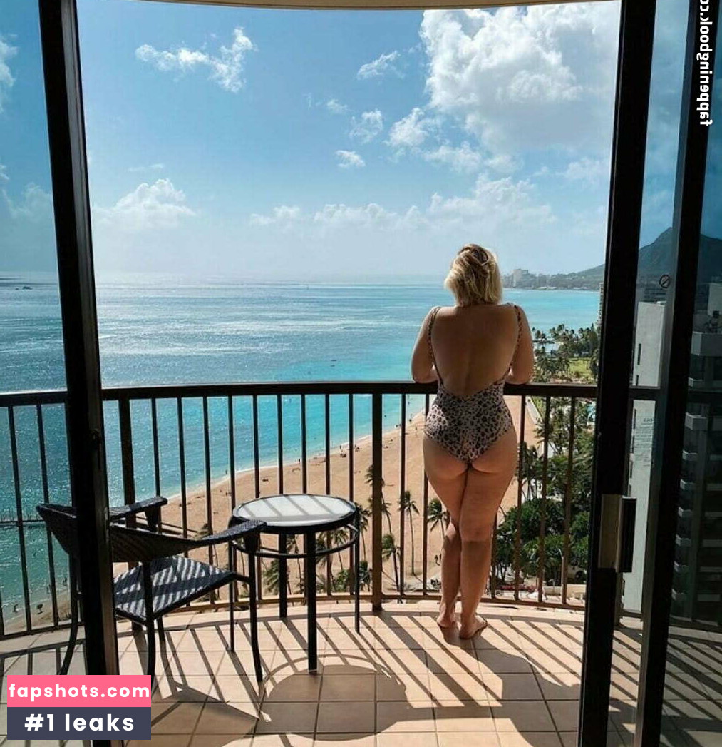 Harley Quinn Smith gallery photo #6