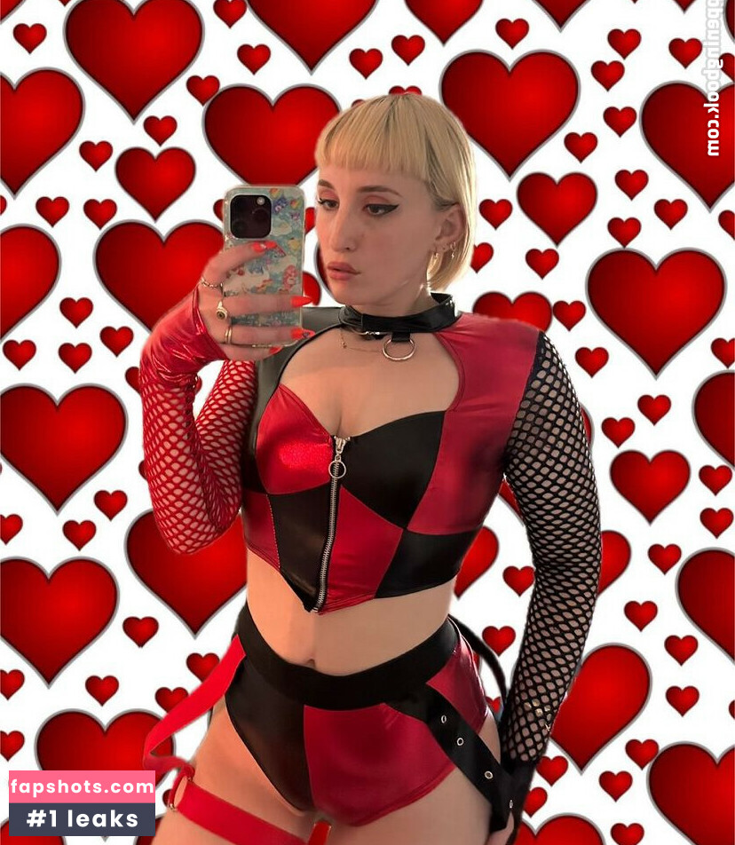 Harley Quinn Smith gallery photo #52