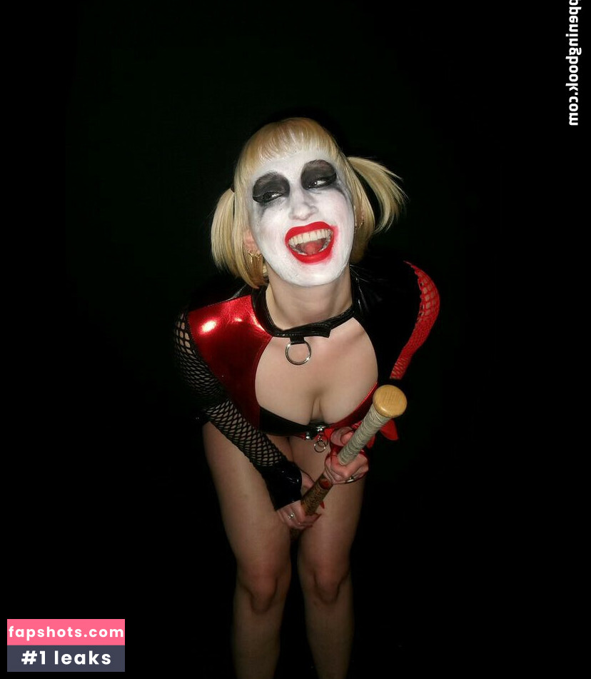Harley Quinn Smith gallery photo #60
