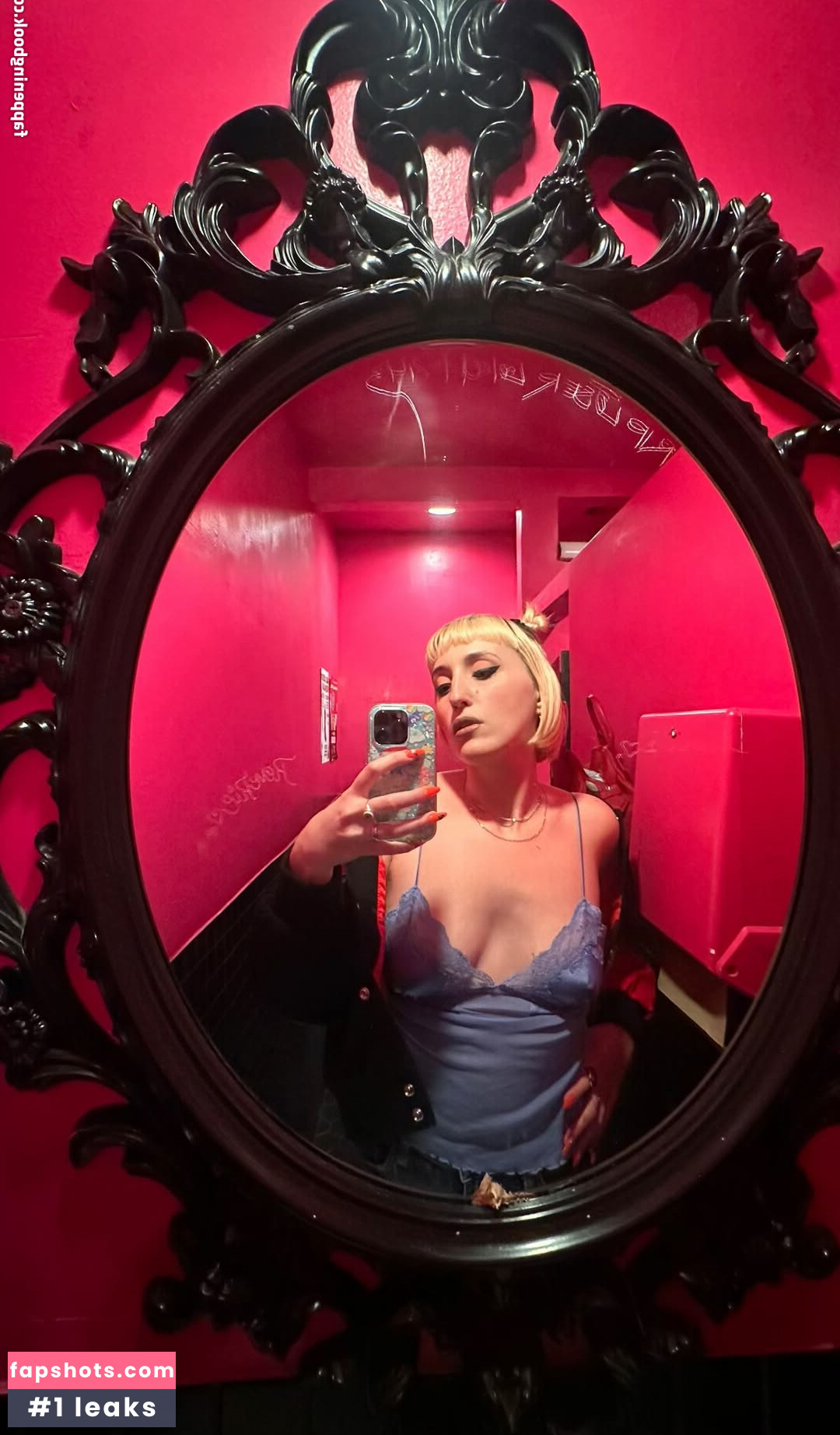 Harley Quinn Smith gallery photo #66