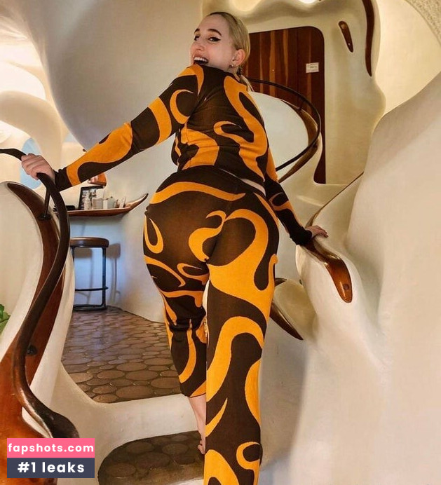 Harley Quinn Smith gallery photo #9