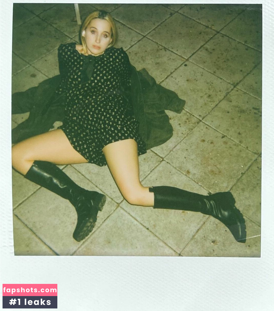 Harley Quinn Smith gallery photo #93