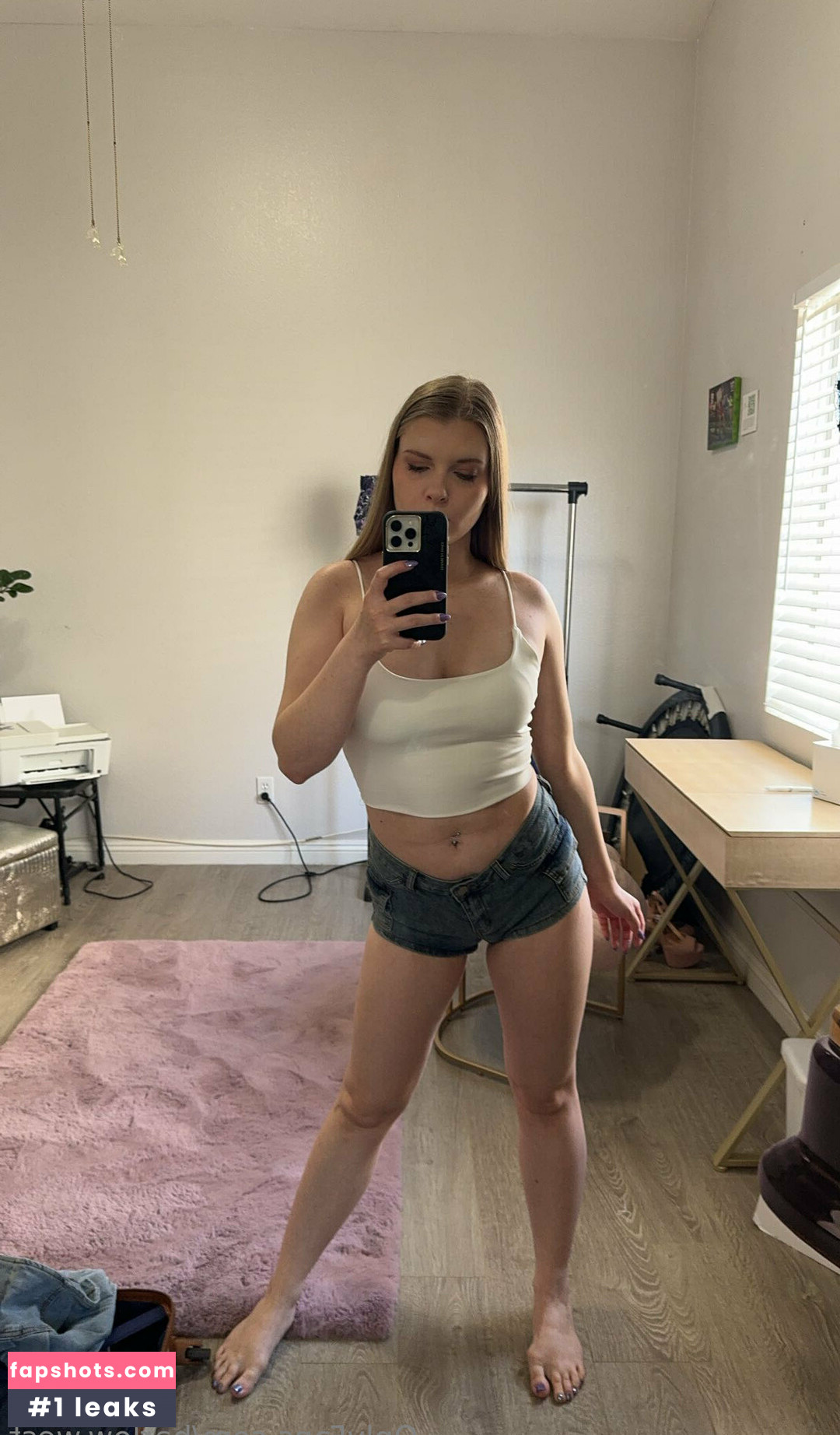 Harlow West gallery photo #12