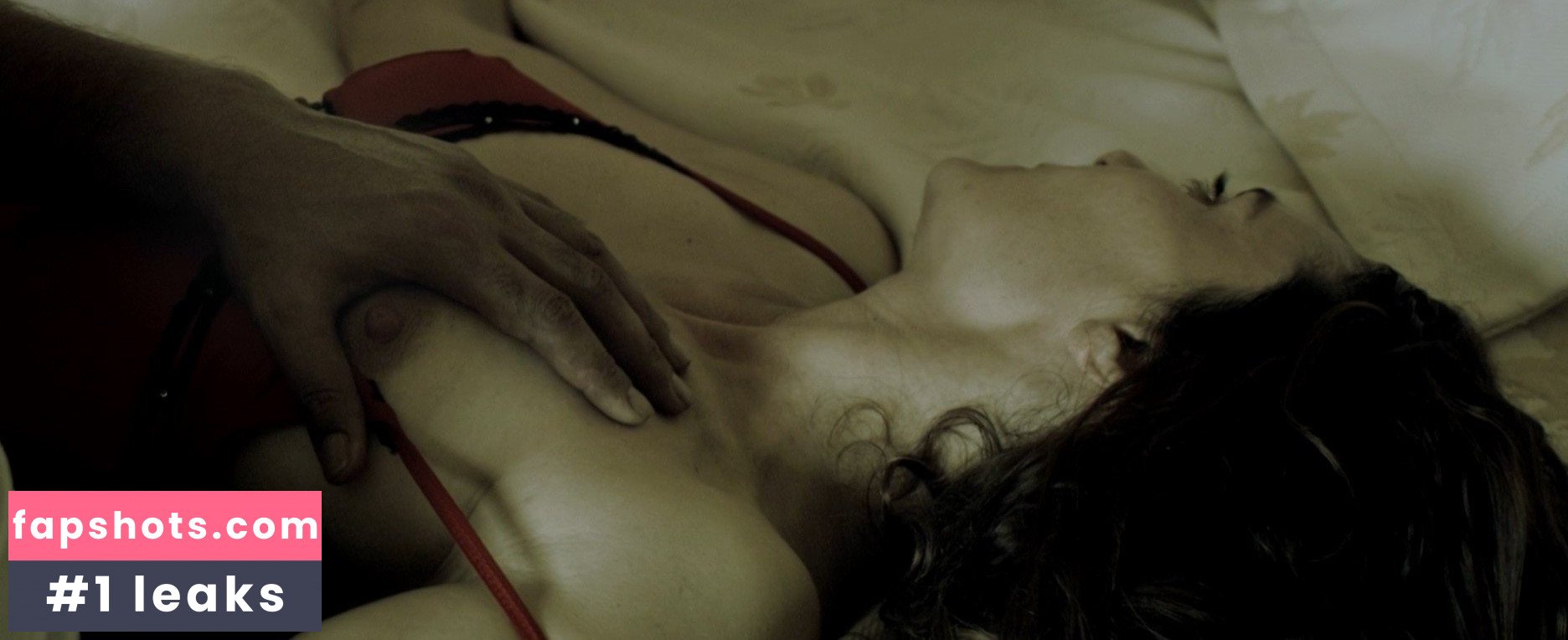 Hatice Aslan gallery photo #3