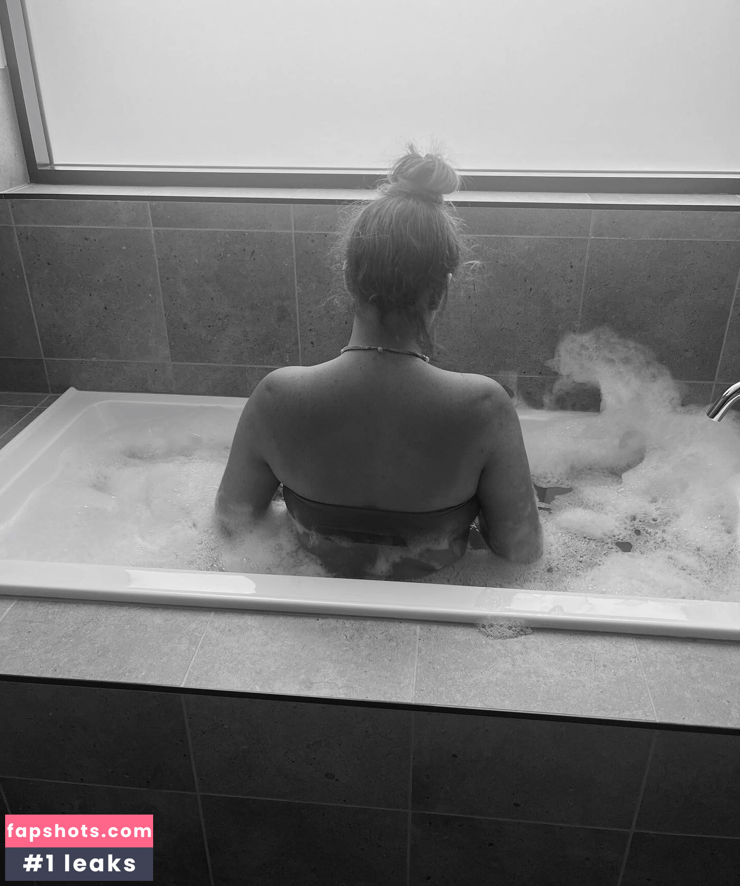 Hayley Aurisch gallery photo #23