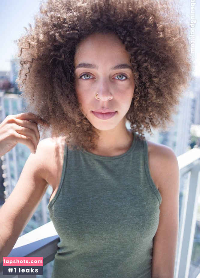 Hayley Law gallery photo #8