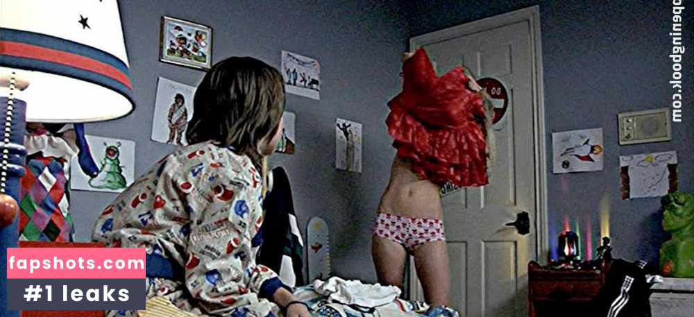 Hayley Lochner nude babe gallery