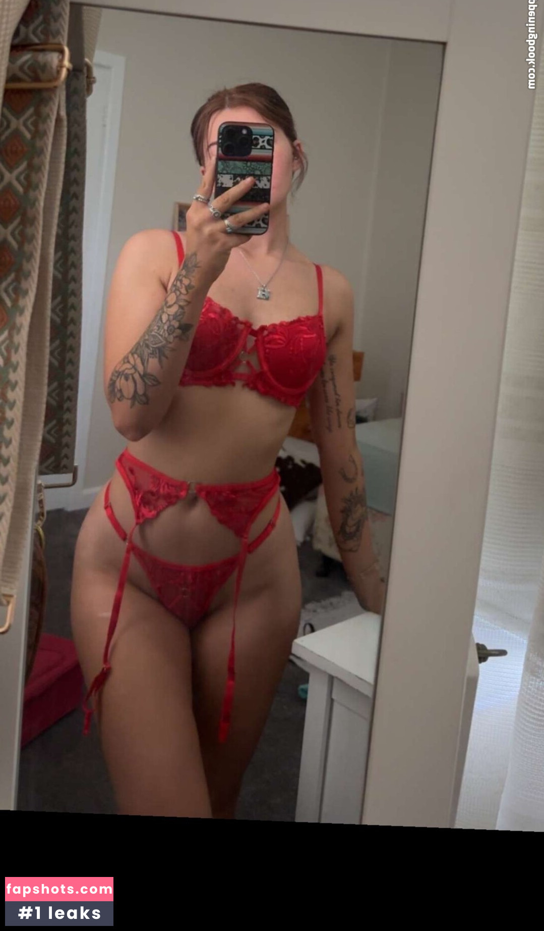 Hayley May nude babe gallery