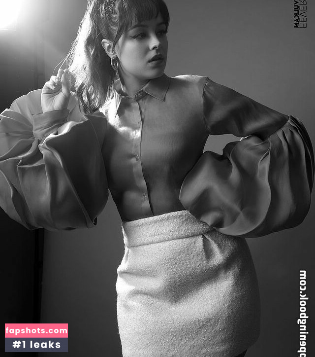 Hayley Orrantia Filtración Desnuda OnlyFans Foto #4 - Fapshots