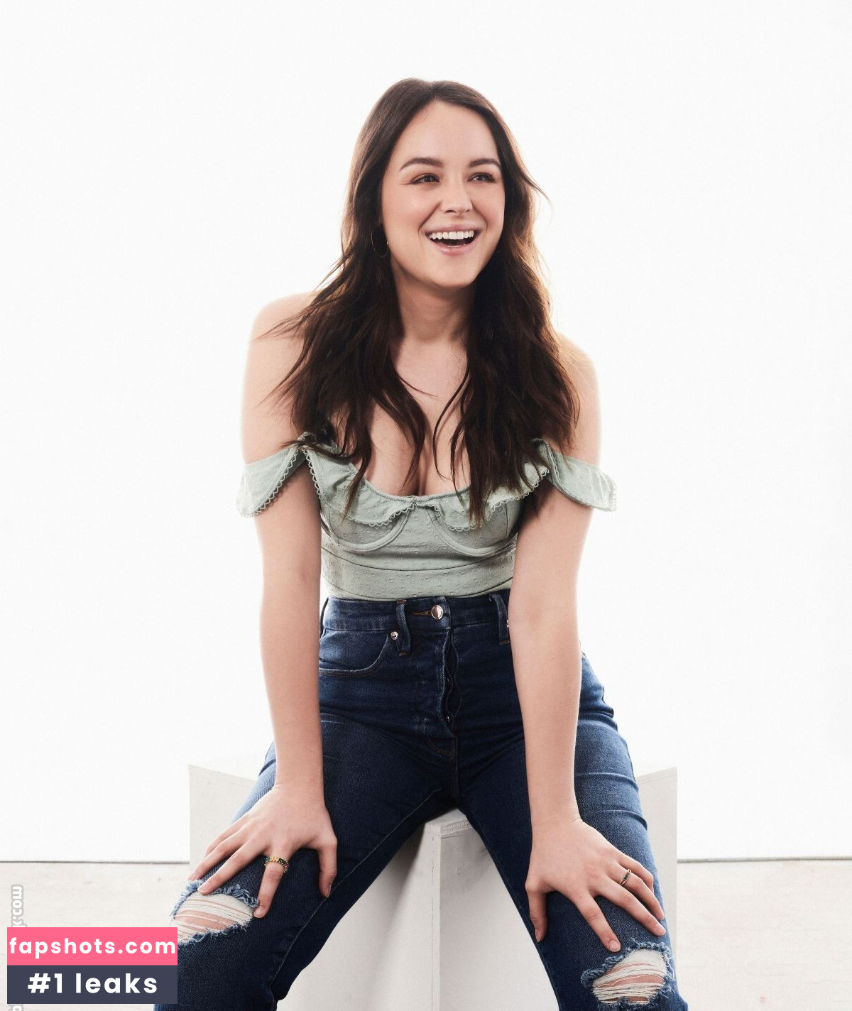 Hayley Orrantia Filtración Desnuda OnlyFans Foto #41 - Fapshots