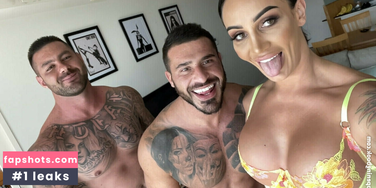 Hayley Vernon gallery photo #59