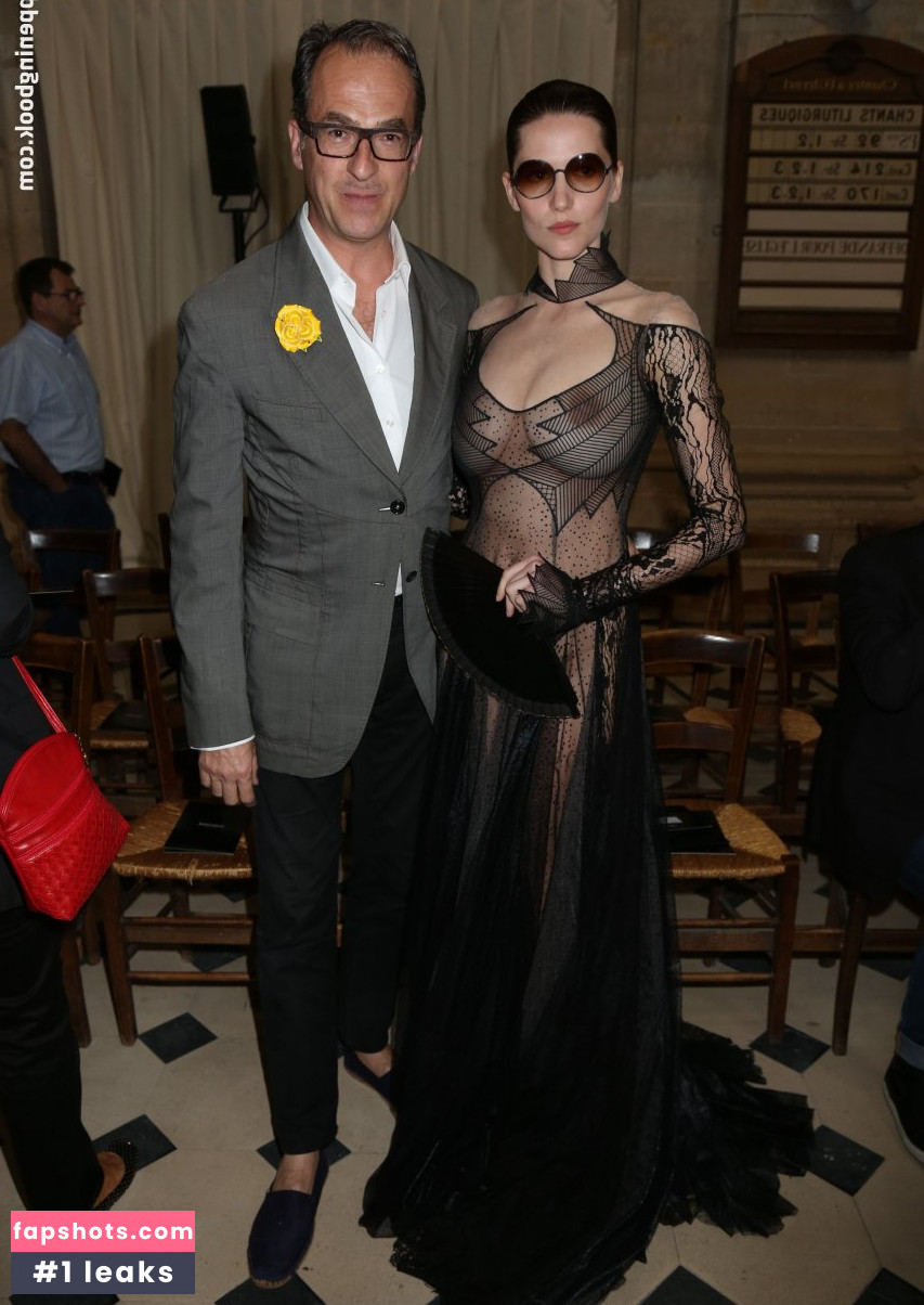 Hea Deville gallery photo #2