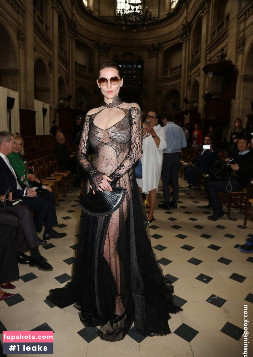 Hea Deville gallery photo #5