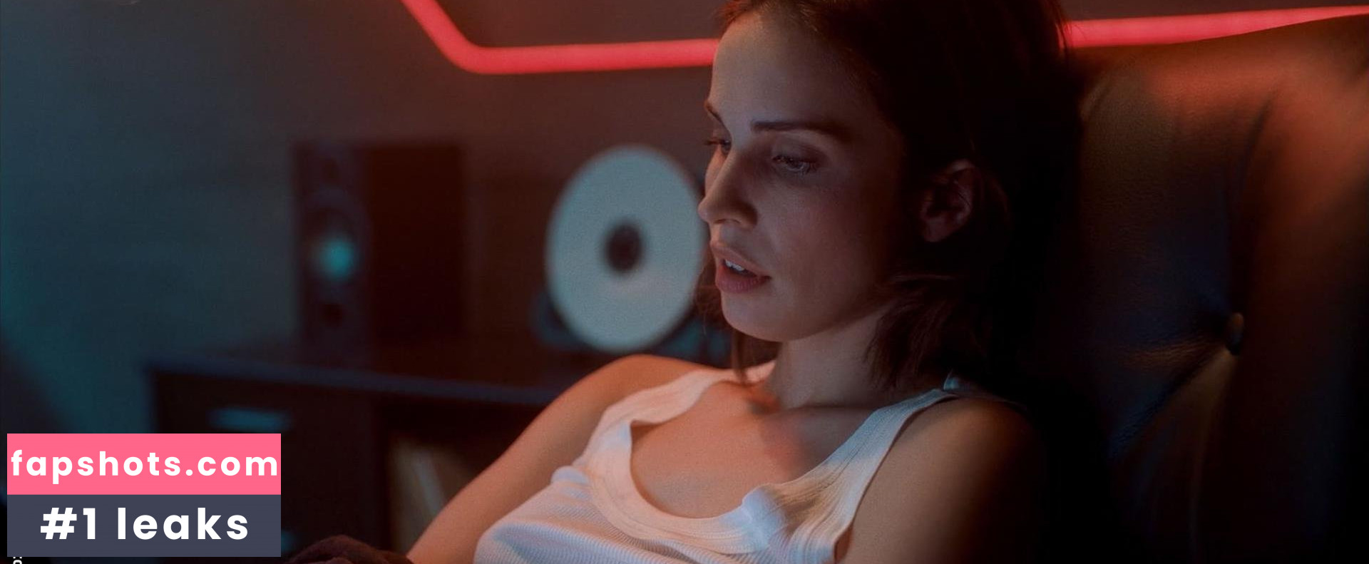 Heida Reed gallery photo #26