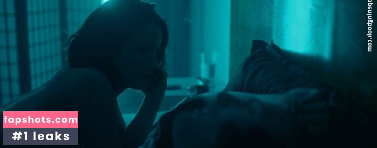 Heida Reed gallery photo #4