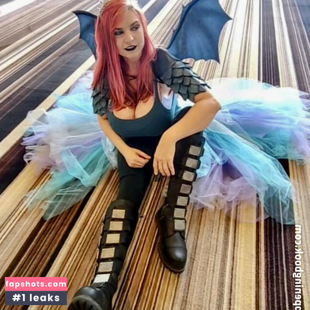 Heidi Corinne gallery photo #17