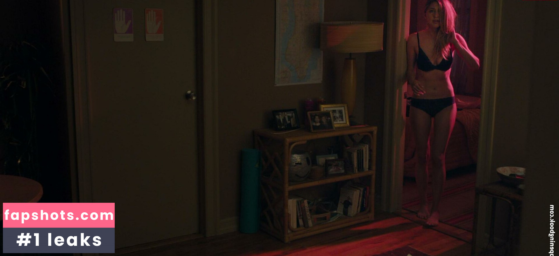 Heidi Gardner gallery photo #8