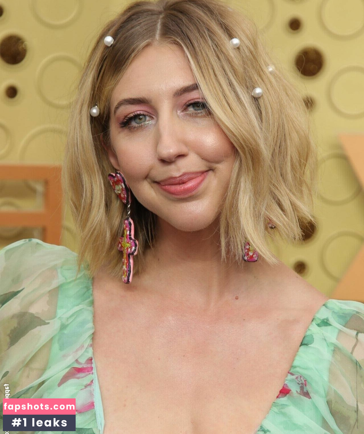 Heidi Gardner gallery photo #9