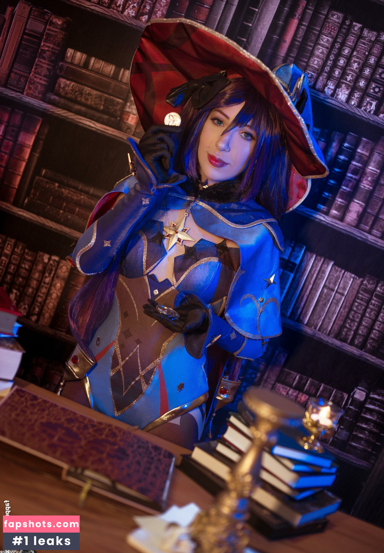 Heilige Cosplay gallery photo #6