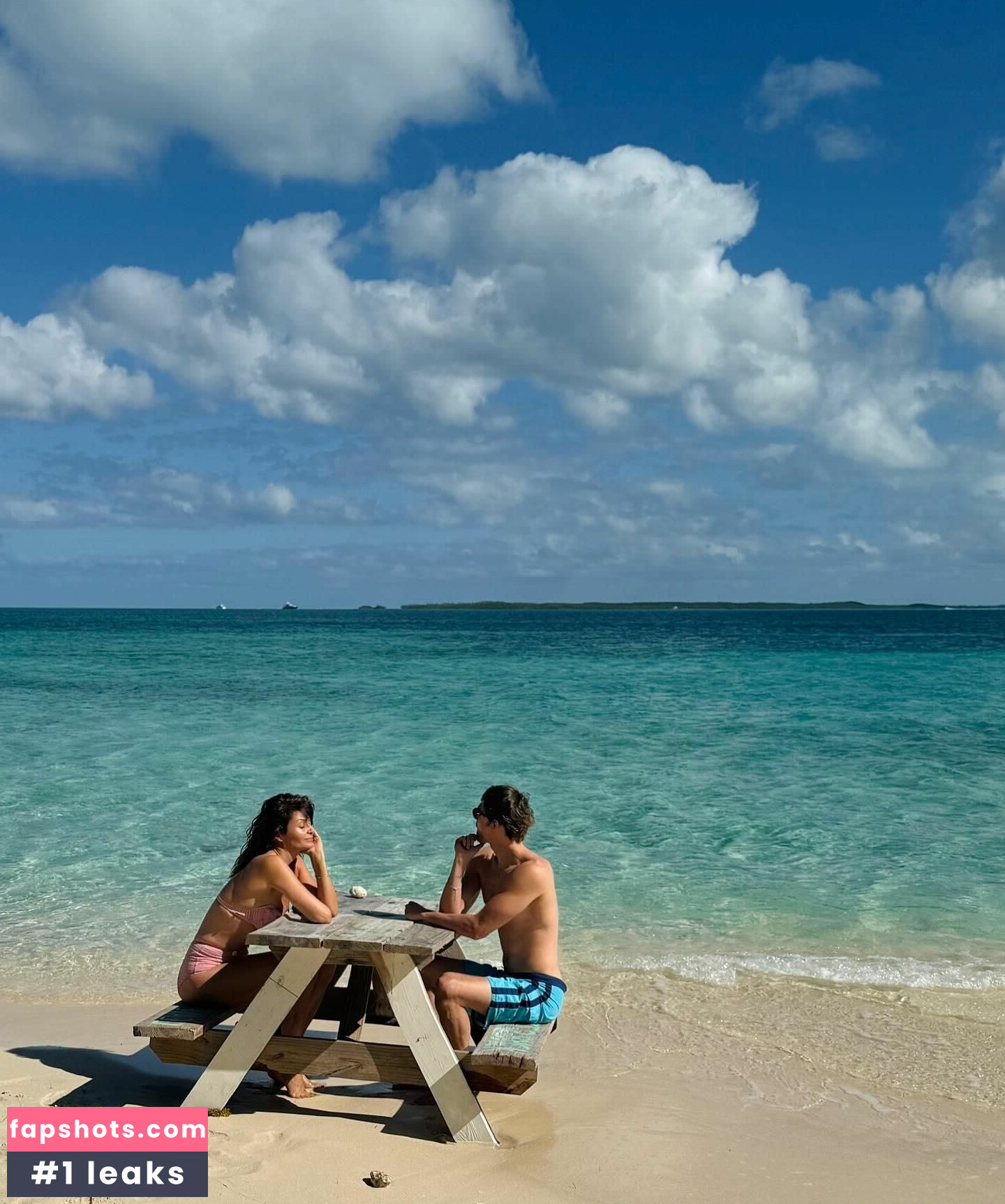 Helena Christensen gallery photo #3