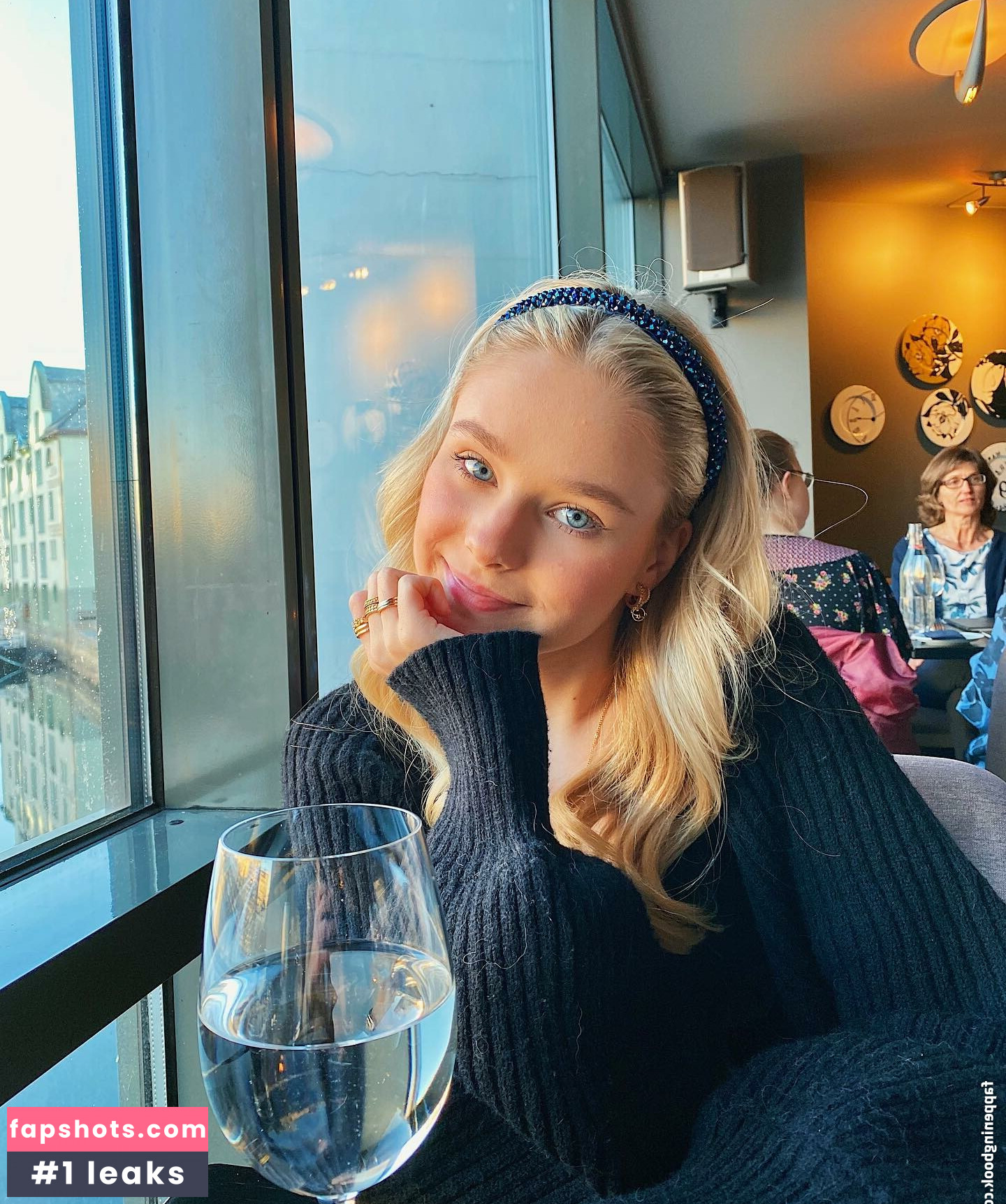 Helena Farstad gallery photo #2