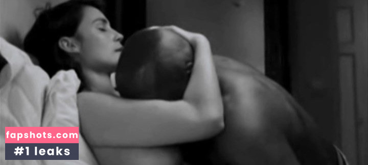 Hélène Viviès gallery photo #3