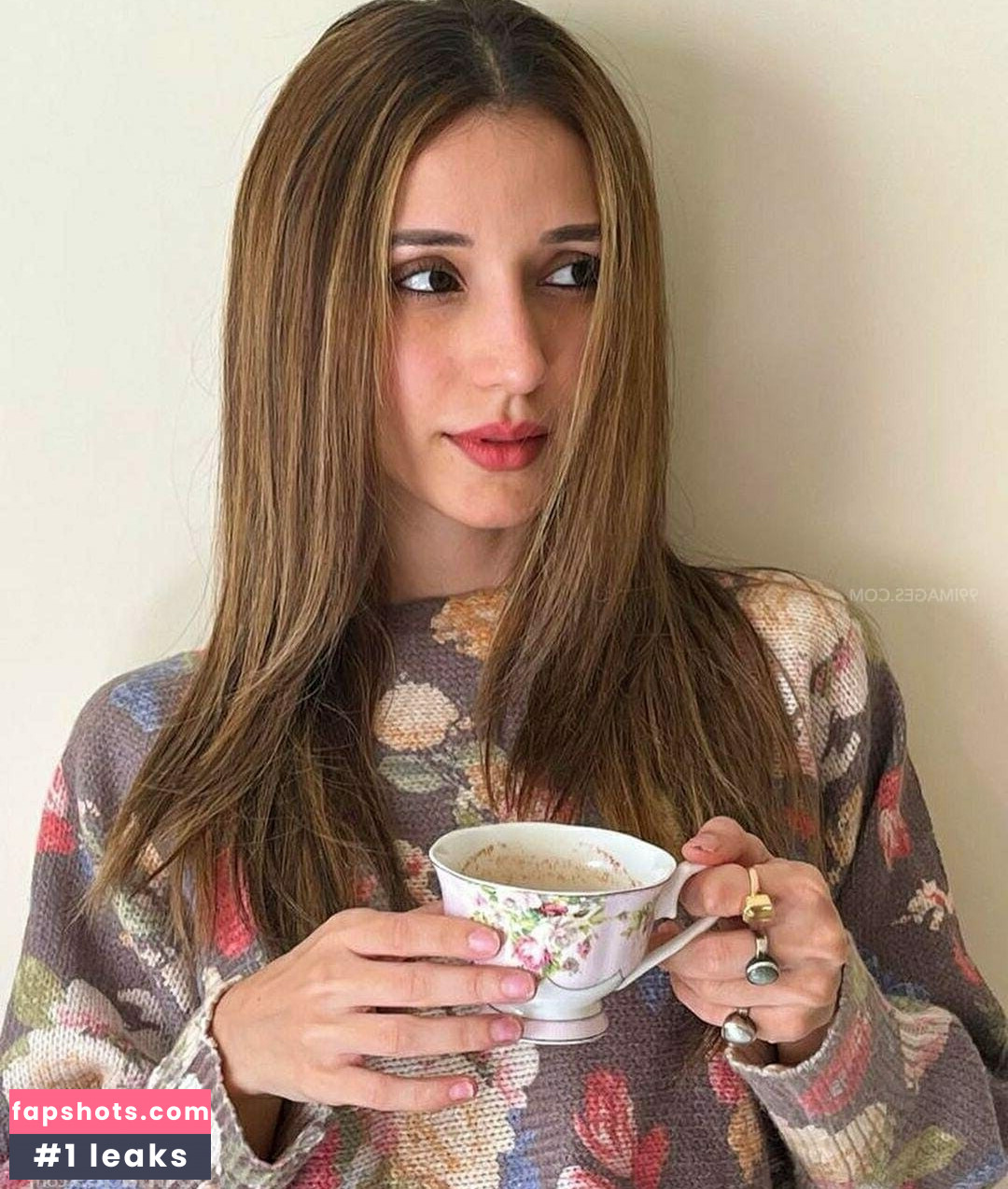 Heli Daruwala gallery photo #14