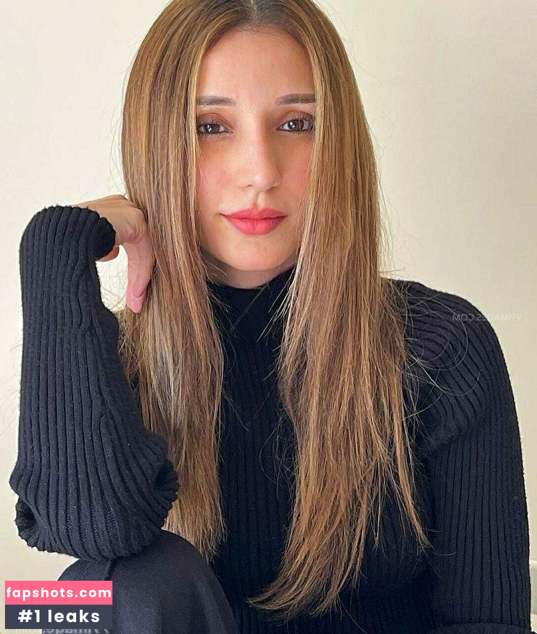 Heli Daruwala gallery photo #8