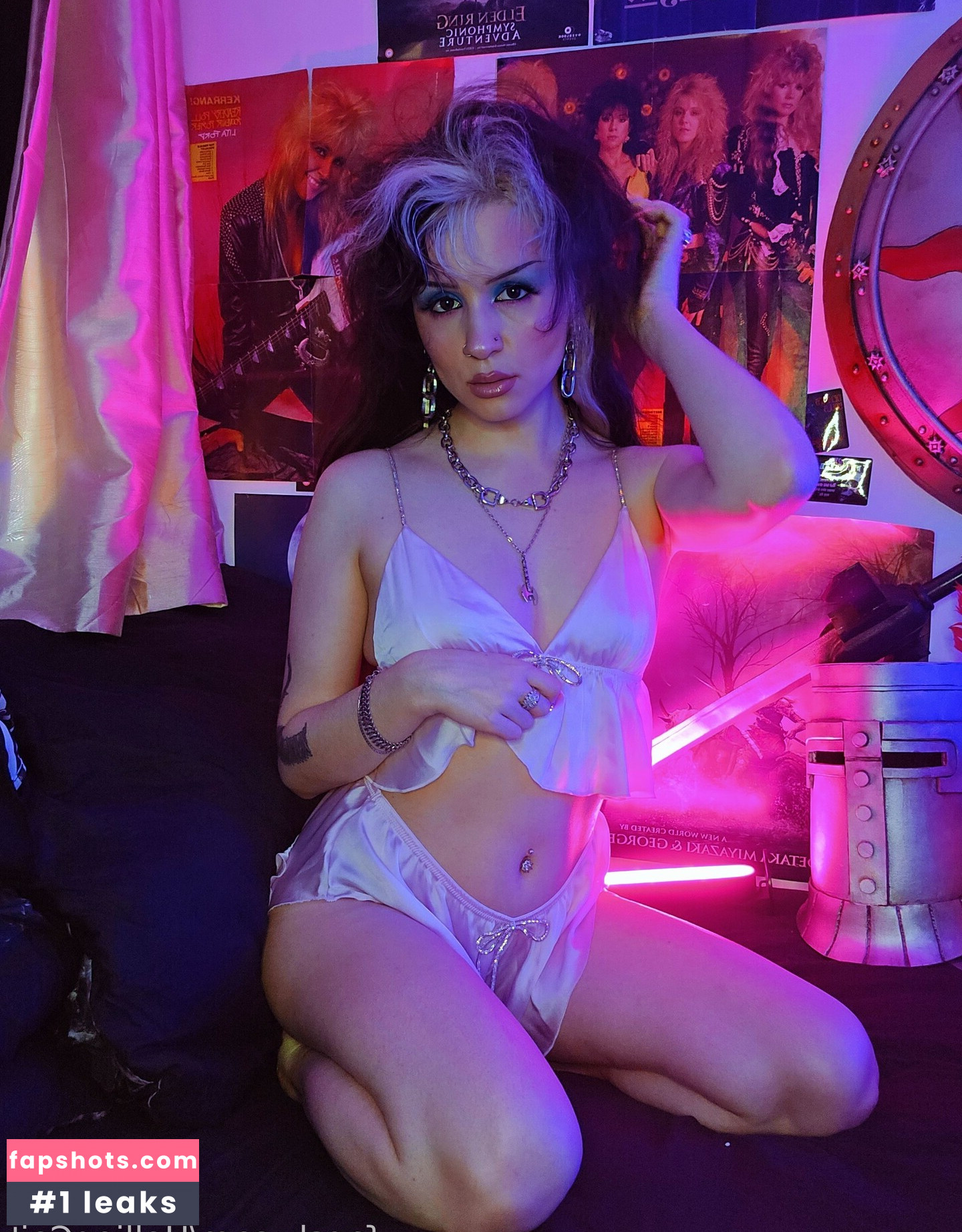 HellionCait gallery photo #3