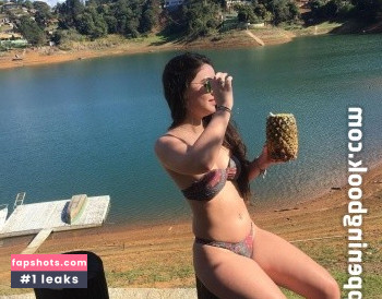 Heloísa Assis gallery photo #6