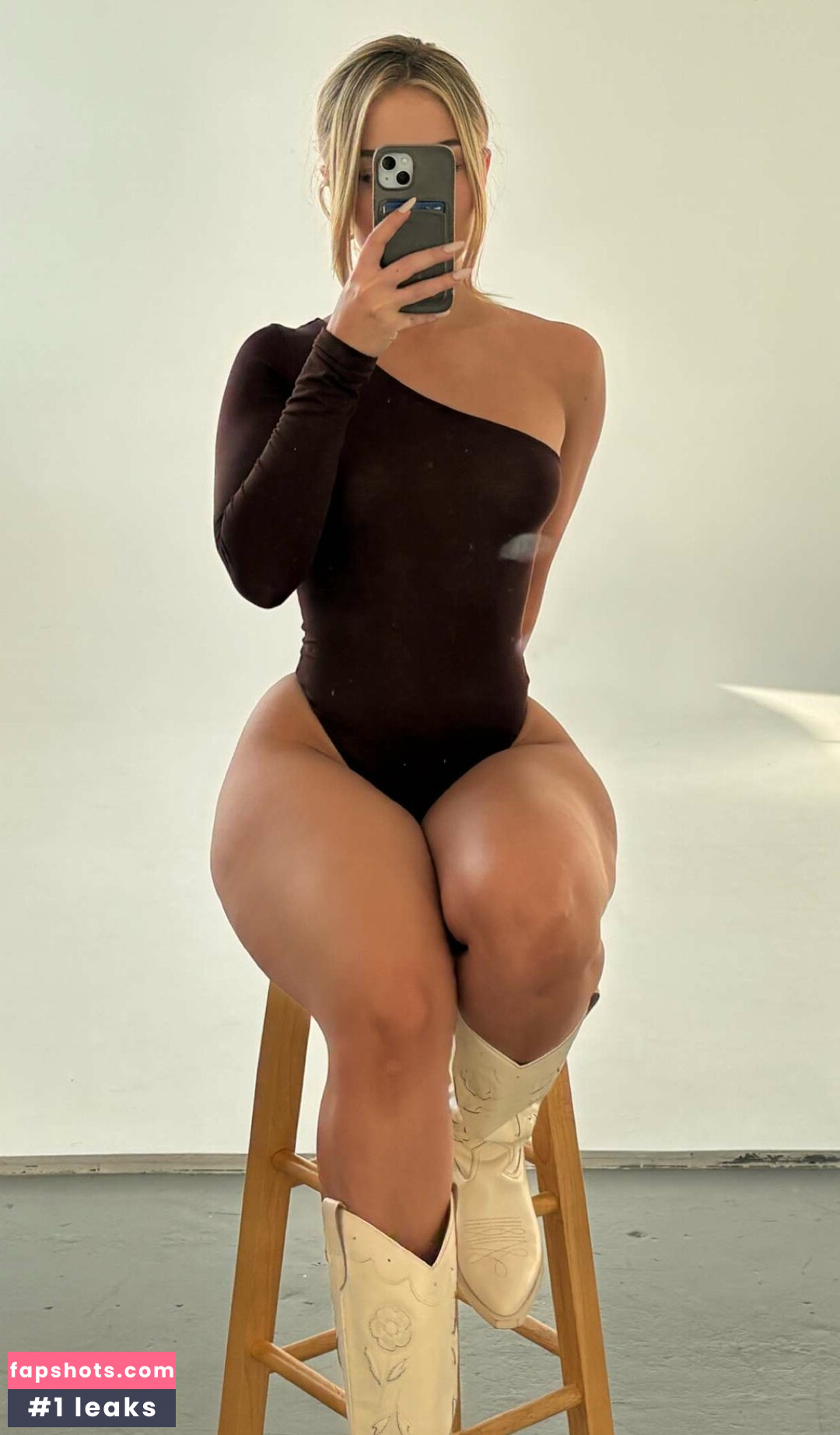 Heloise Hut gallery photo #22