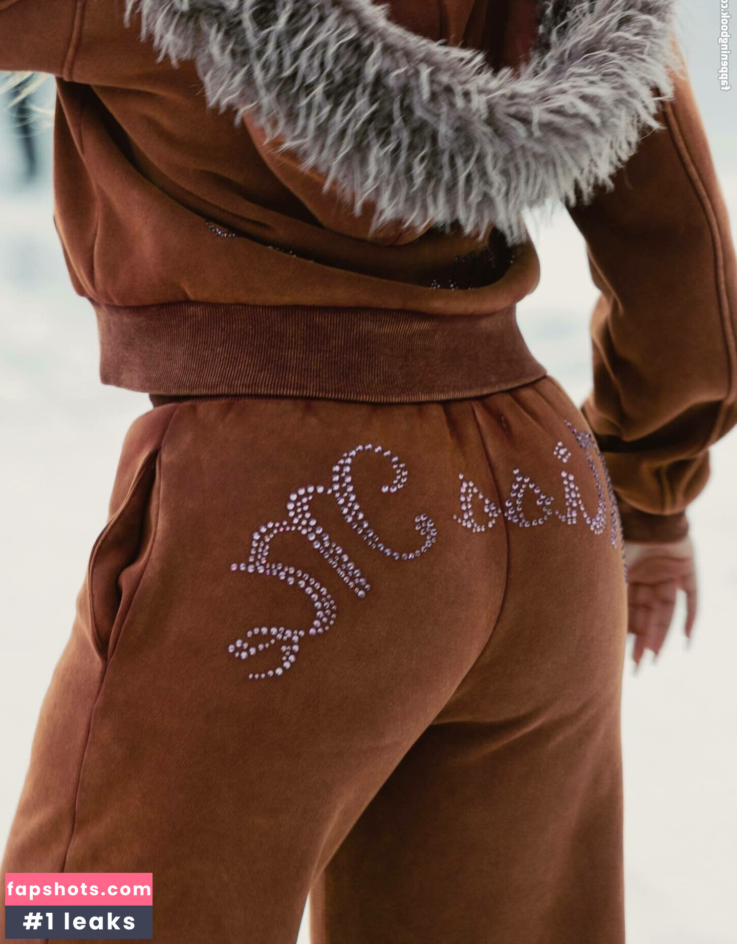 Heloise Hut gallery photo #5