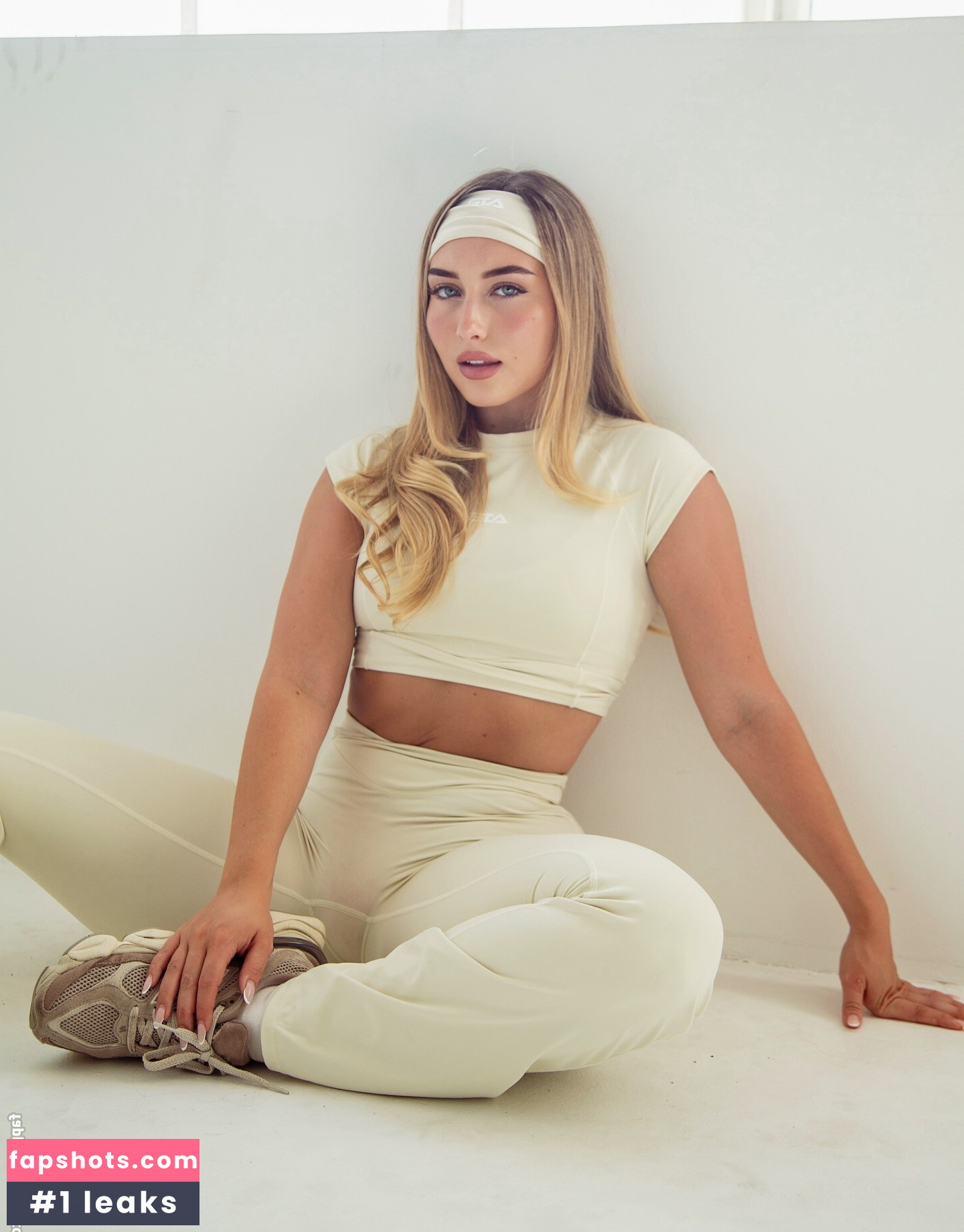 Heloise Hut gallery photo #78