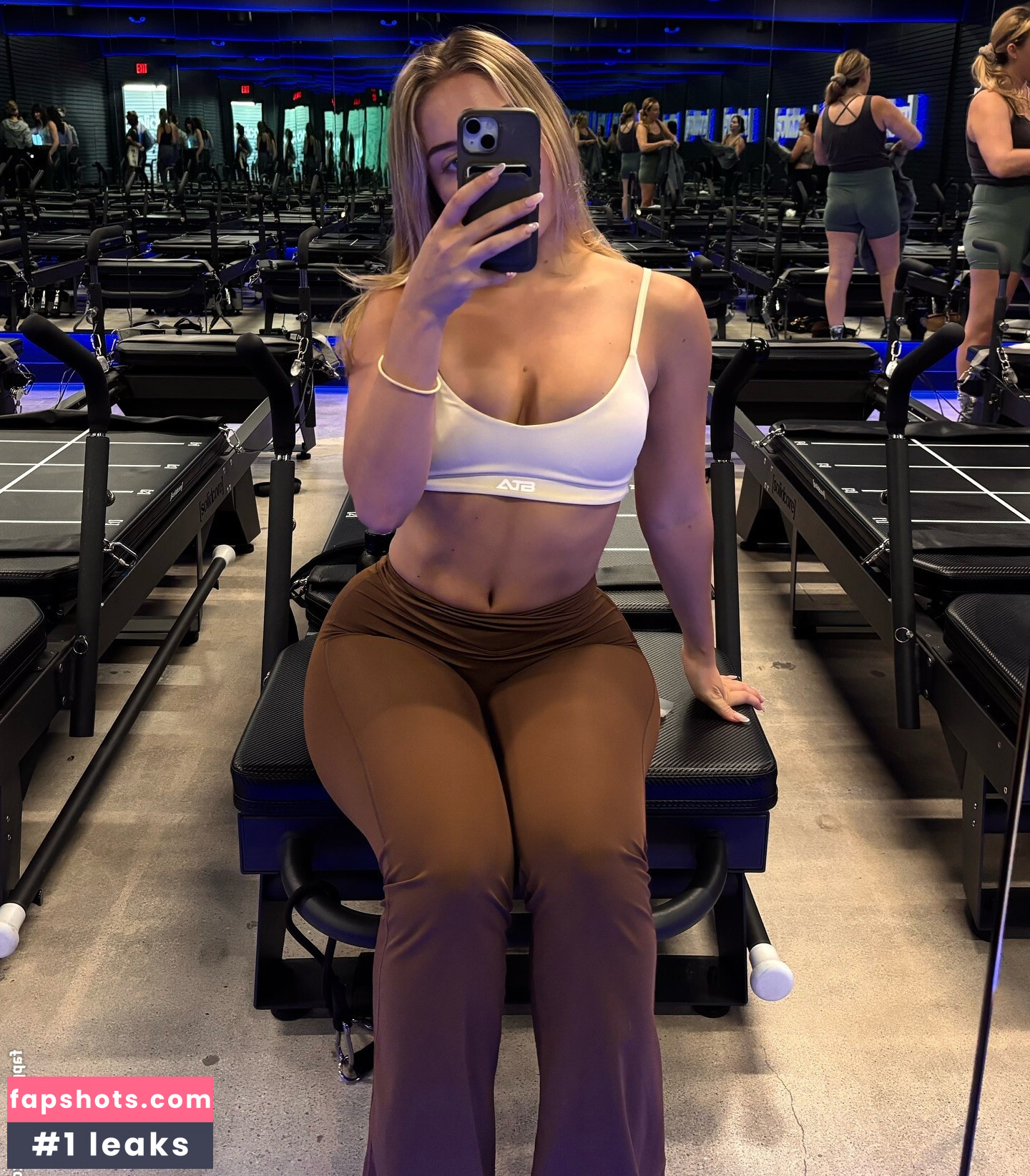 Heloise Hut gallery photo #98