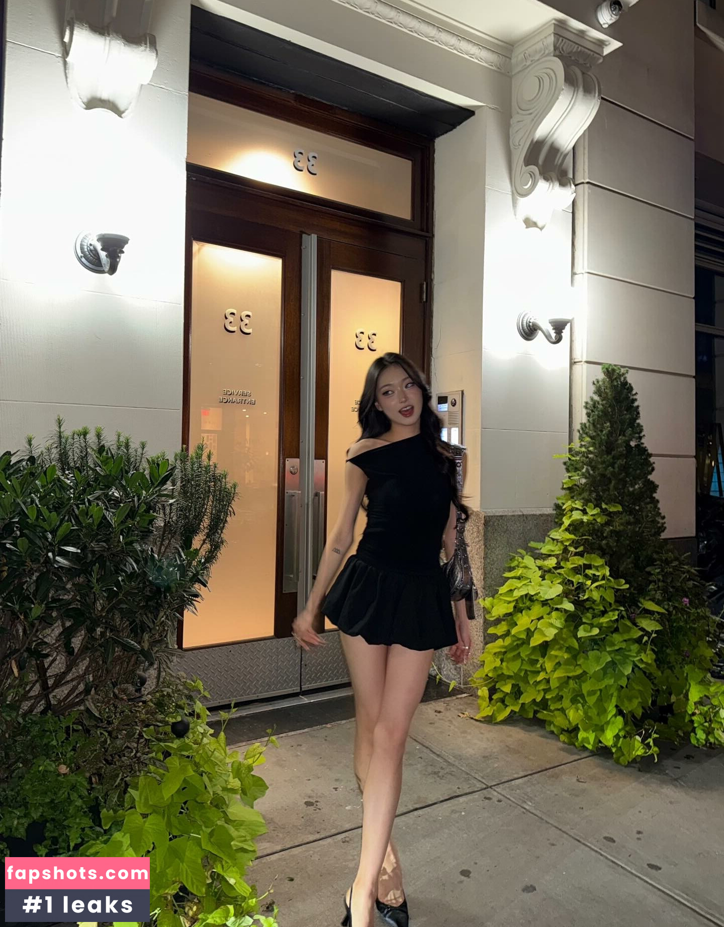 Hena Yang gallery photo #2