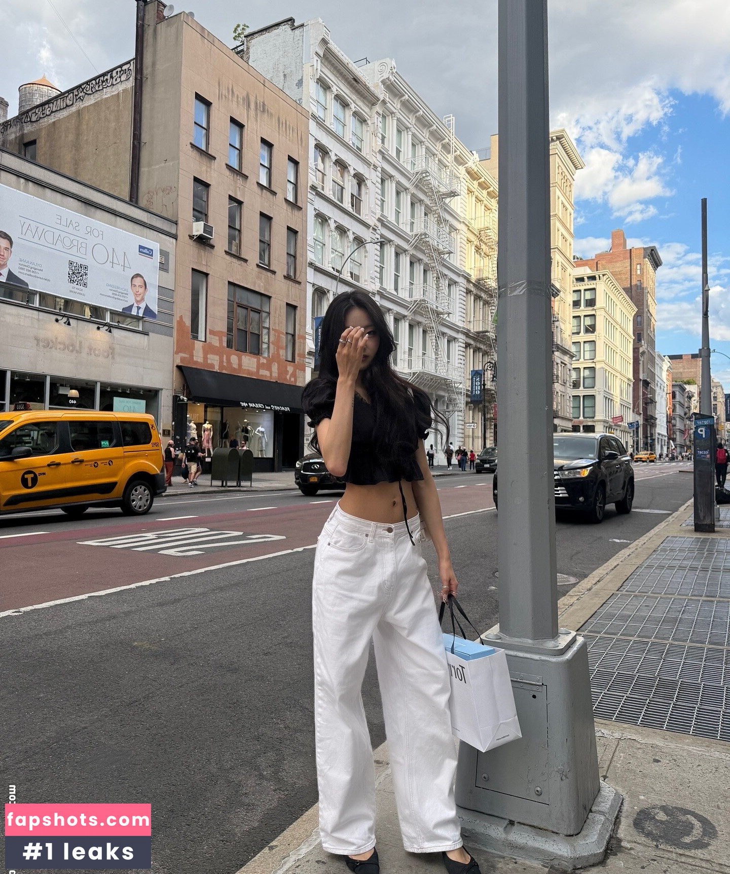 Hena Yang gallery photo #17