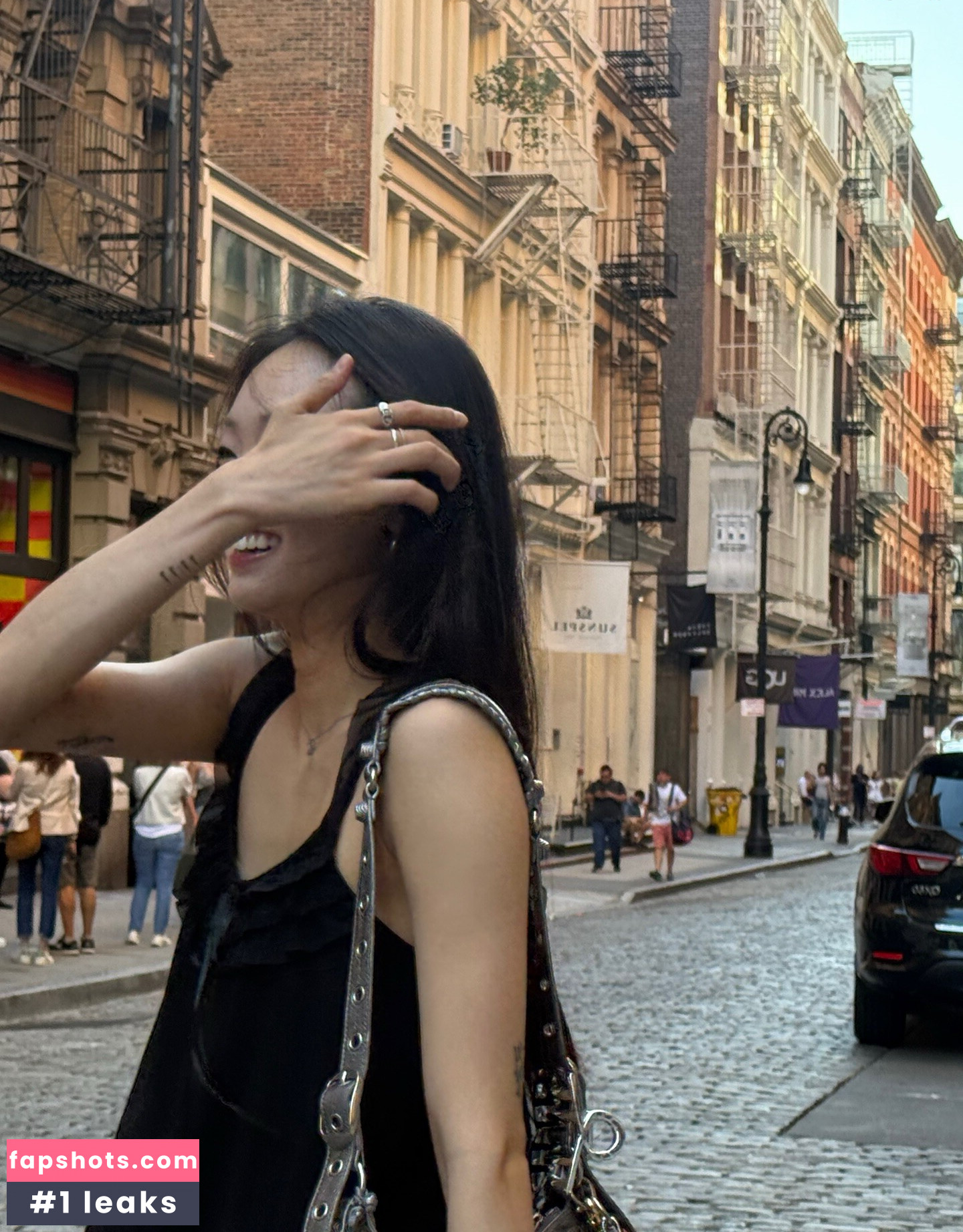 Hena Yang gallery photo #18