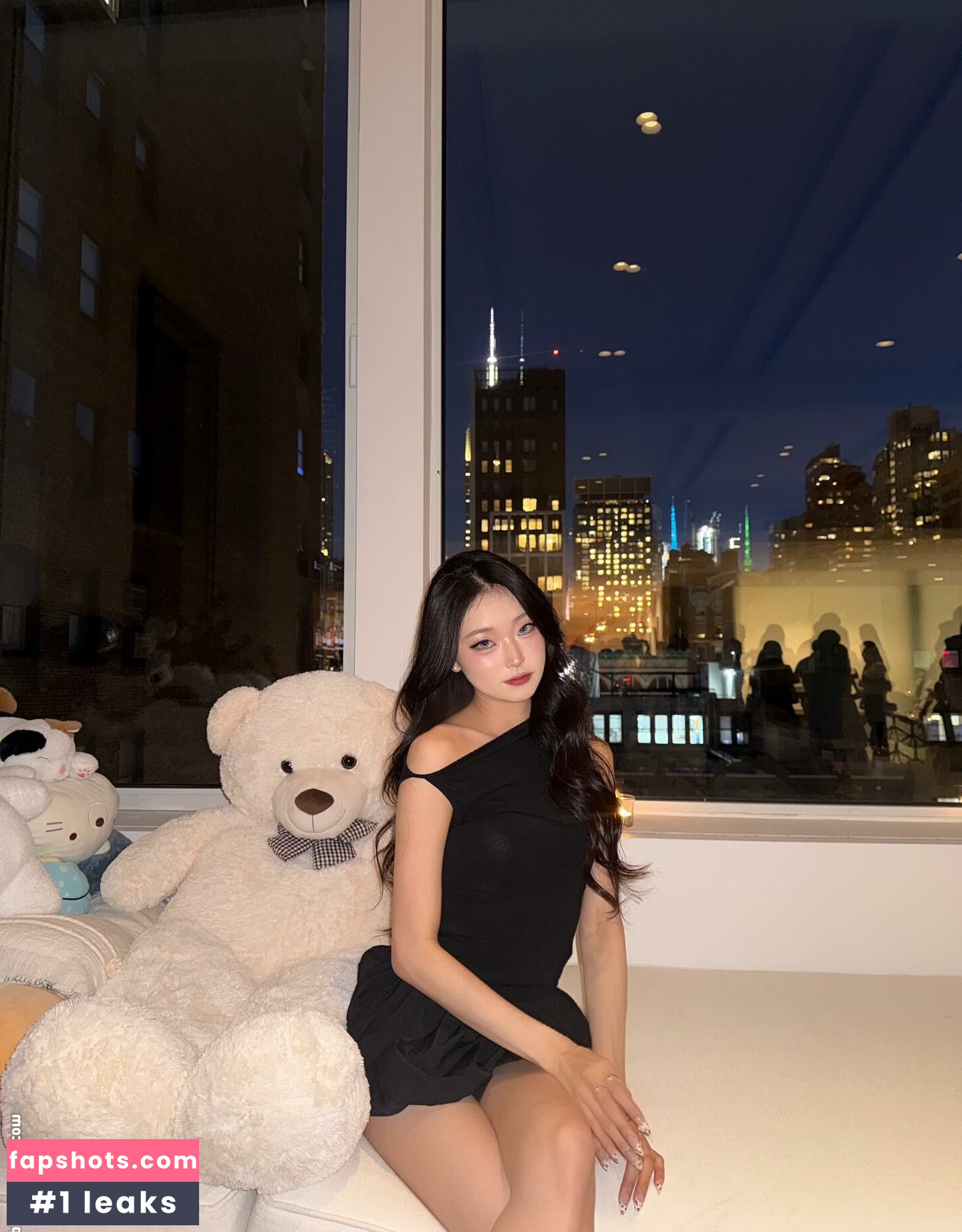 Hena Yang gallery photo #22