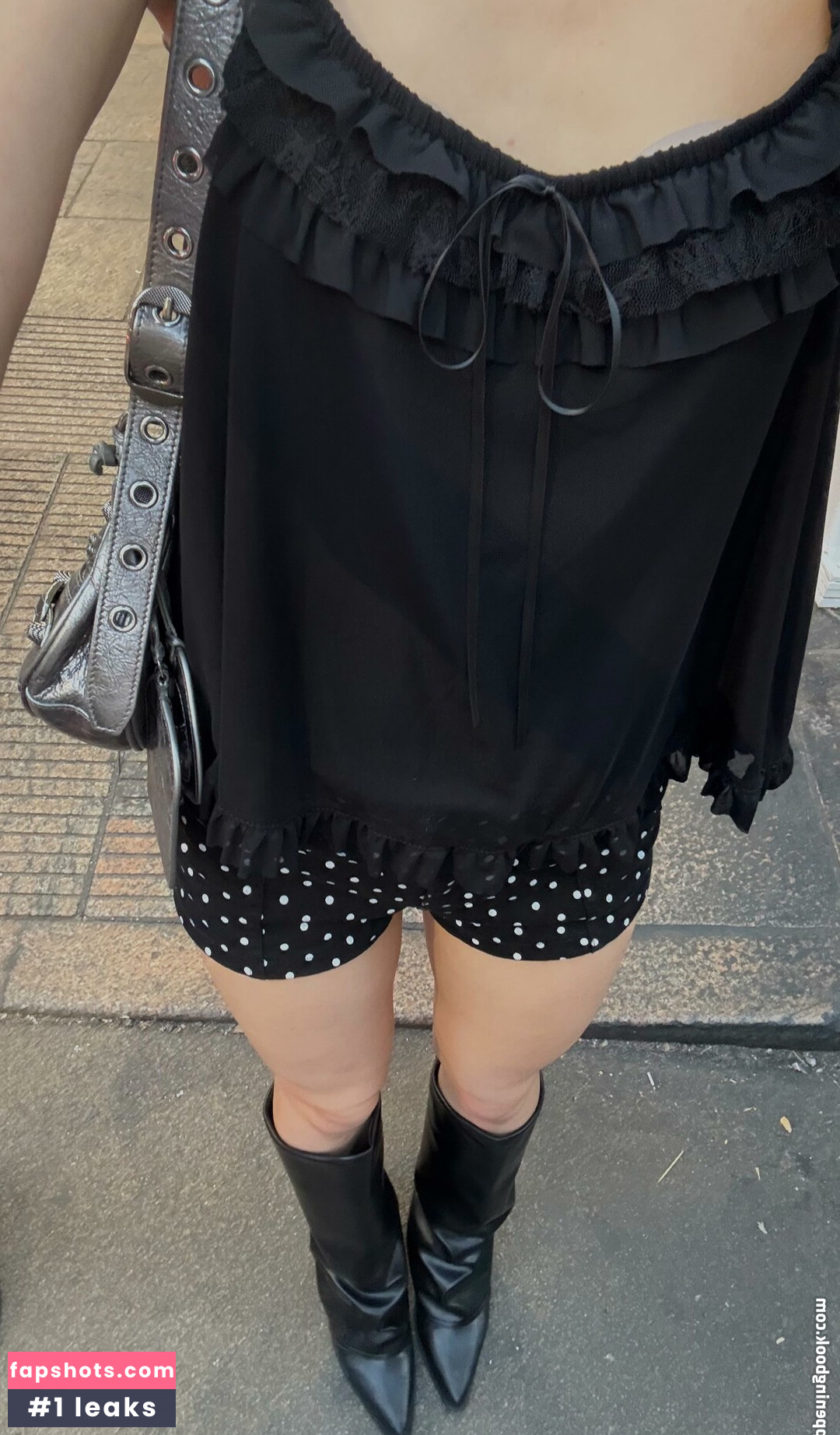 Hena Yang gallery photo #25