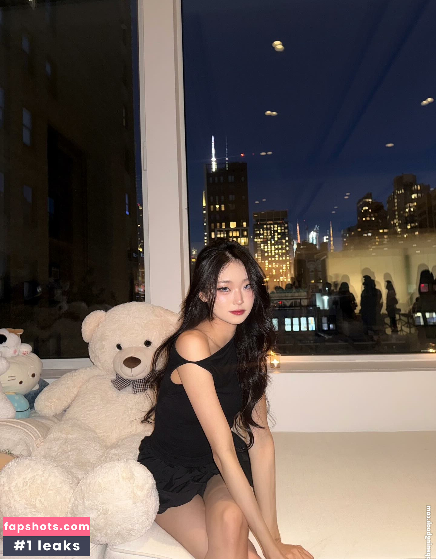 Hena Yang gallery photo #29