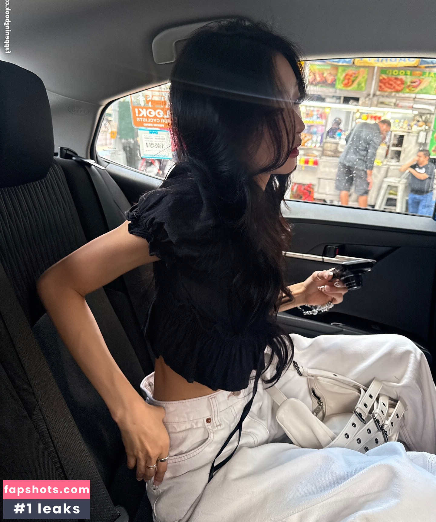 Hena Yang gallery photo #4